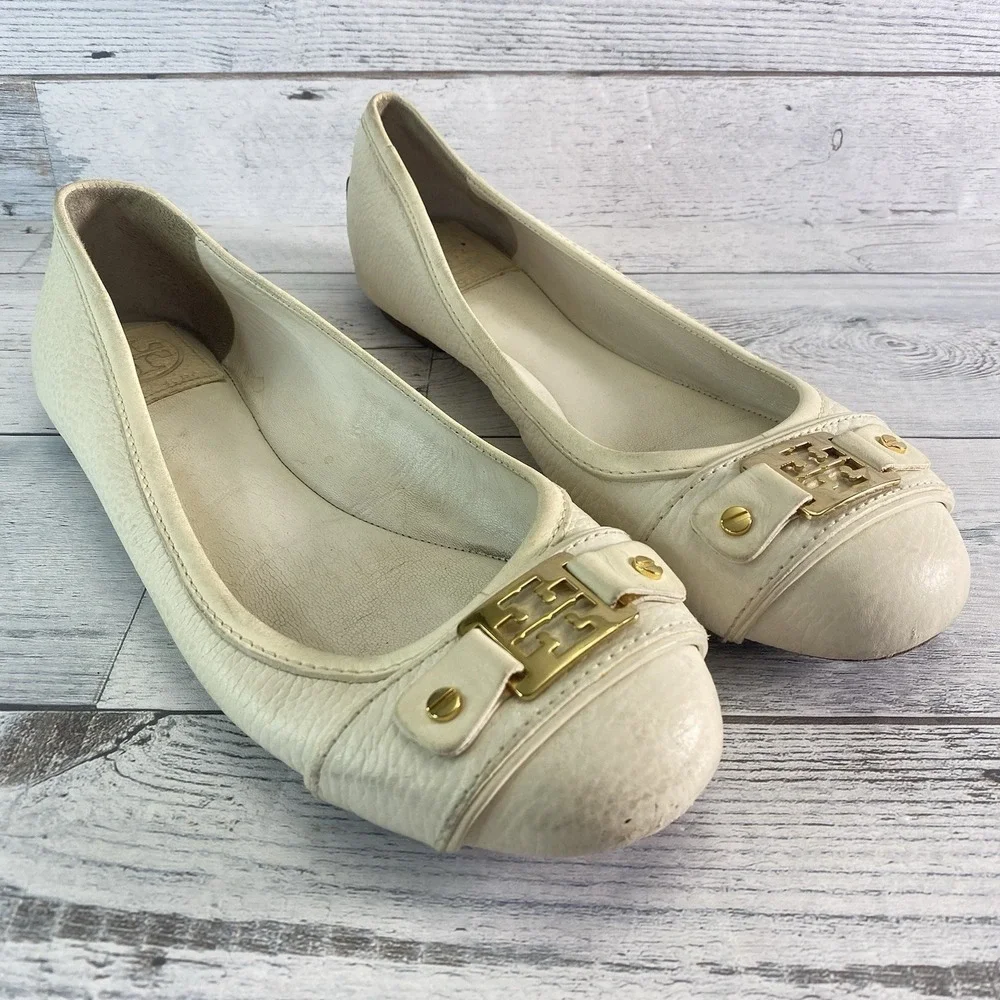 Tory Burch Flats Womens 8.5 Cream Gold Emblem Ballet Driving Shoe Patent Leather